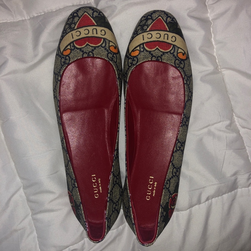 Gucci Flats Size 40 female